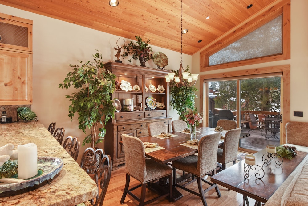Lake Tahoe Vacations - Wulf's Lodge at Squaw Valley - Property Image 3