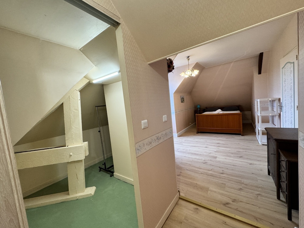 Spacious Group Stay Near Le Mans Circuit
