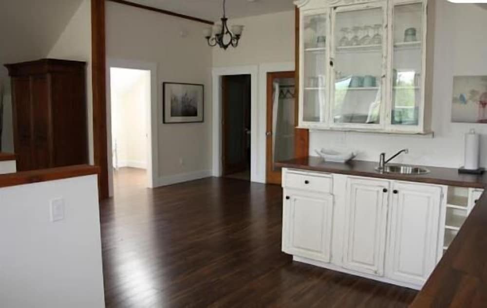 Maple Grove Guest House