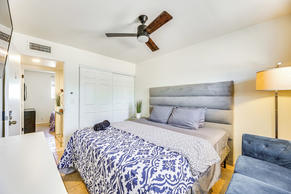 3 Mi to Dtwn Mesa: Home w/ Fenced Backyard!