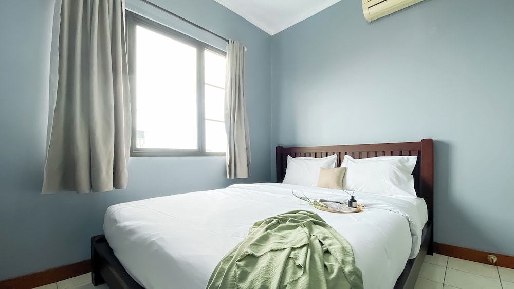 Spacious And Comfy 3Br At Puri Garden Apartment