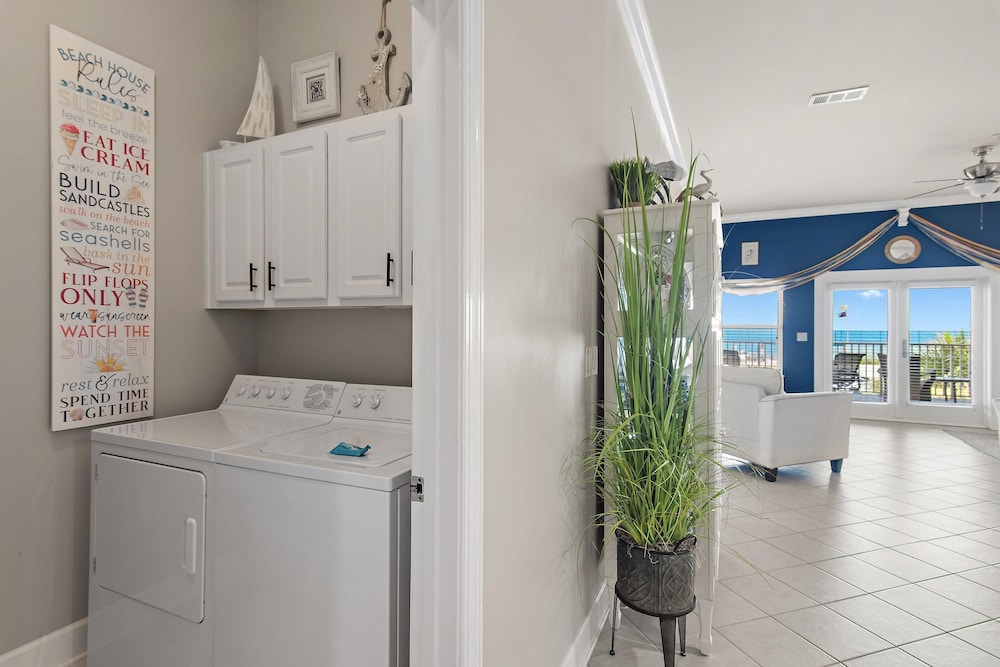 Pavilion Palms 204c