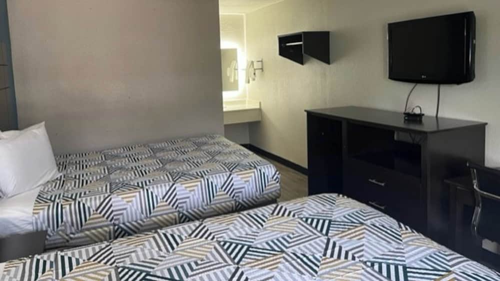 Motel 6 Baton Rouge, LA - East - I-12 view 4