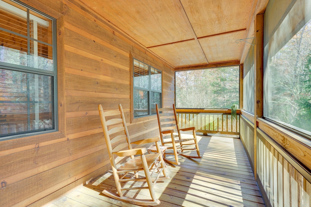 Hot Tub & Game Room: Blue Ridge Getaway