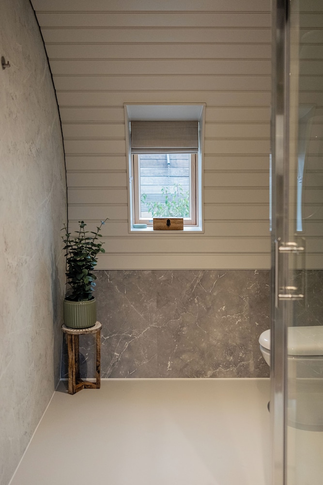 Unique 1 BD Eco-Retreat in Old Chalford