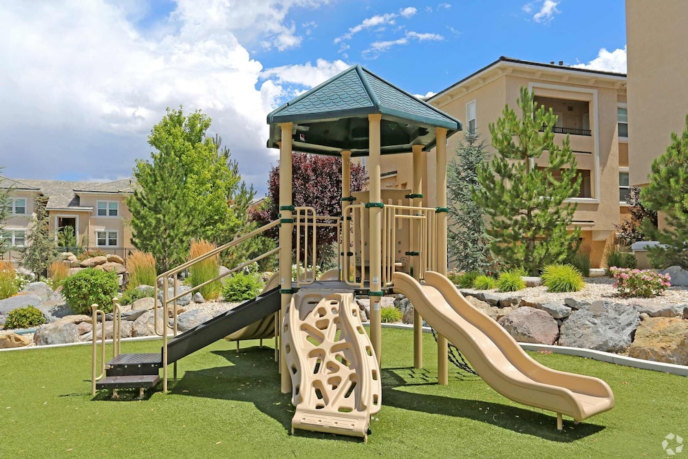 New Stylish 1BR Apt With Heated Pool Gym Yoga Studio