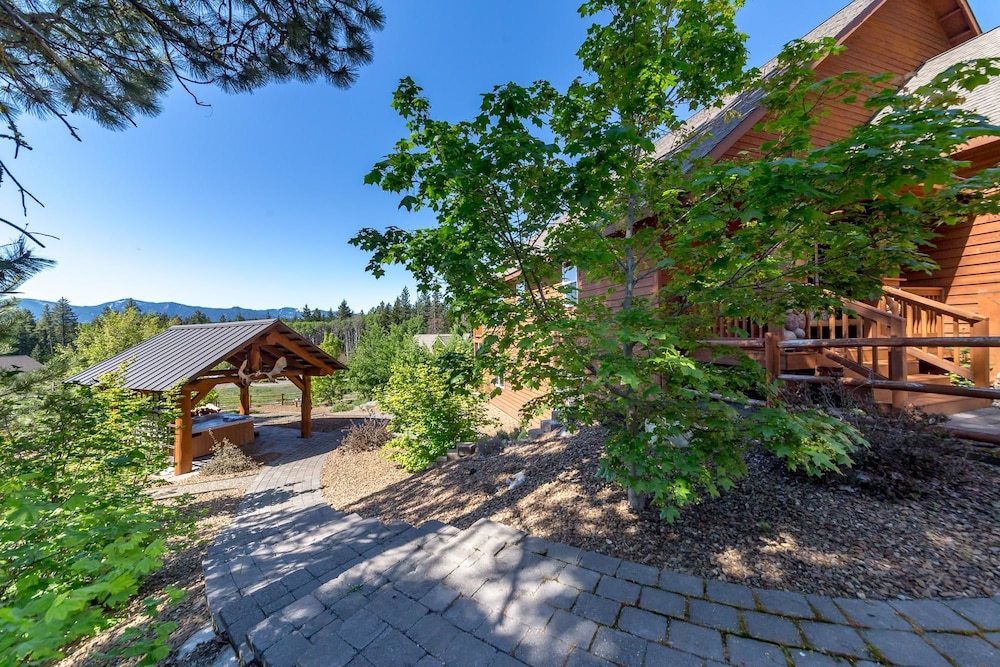 Tiger Lilly Lodge