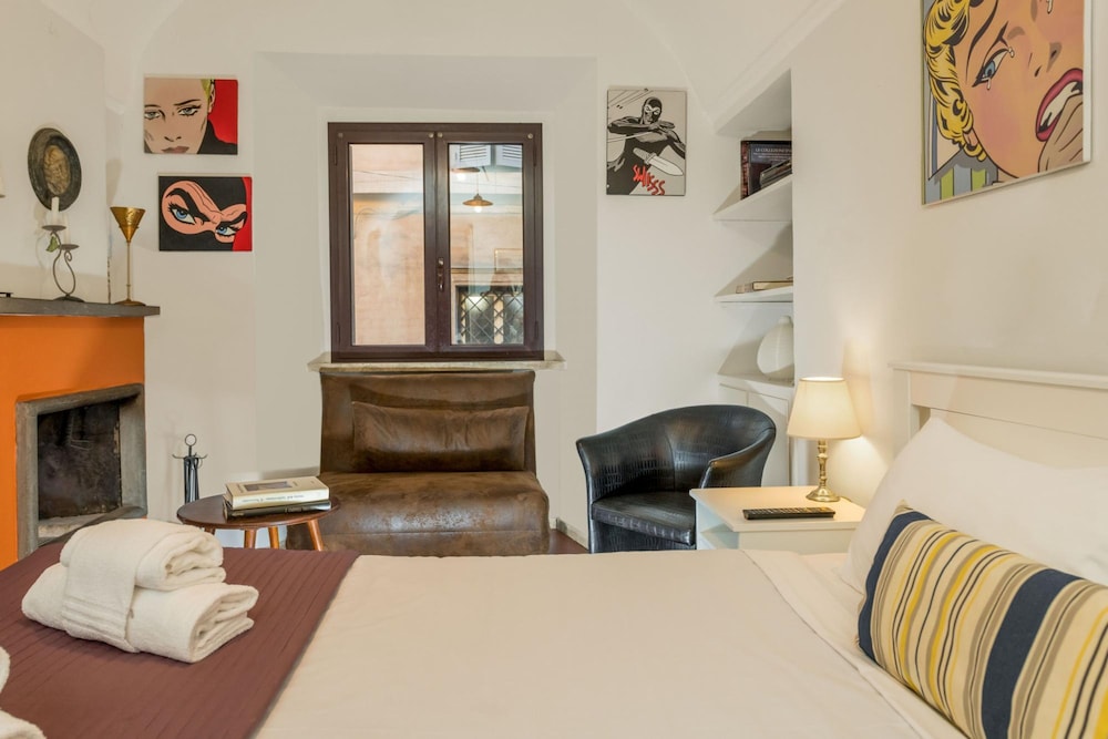 Minerva in Pantheon Apartment