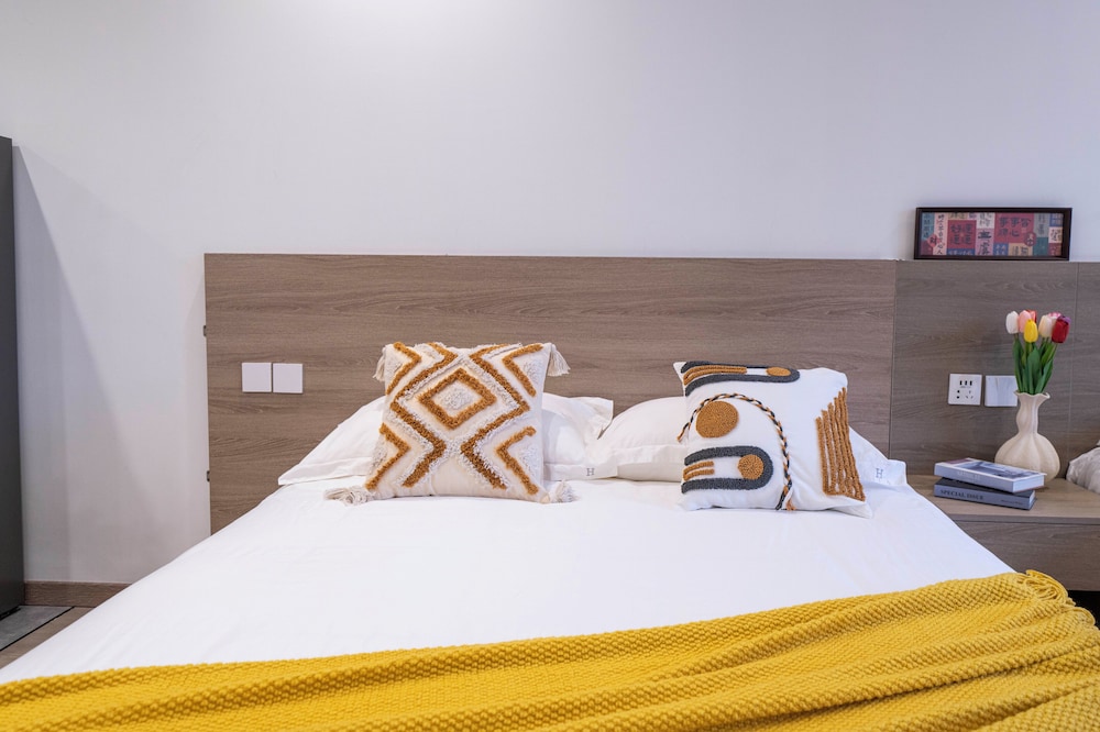 Book and Bed-QuYang Road