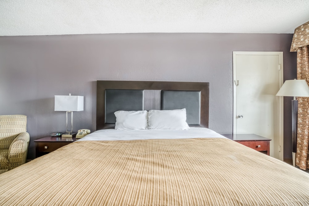 OYO Hotel Alexandria LA - Hwy 165
