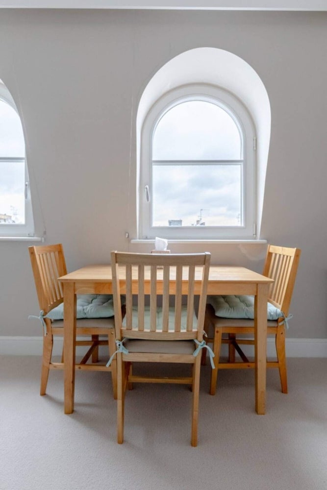 Quaint & Cosy 1 Bedroom Flat - Kensington Olympia!