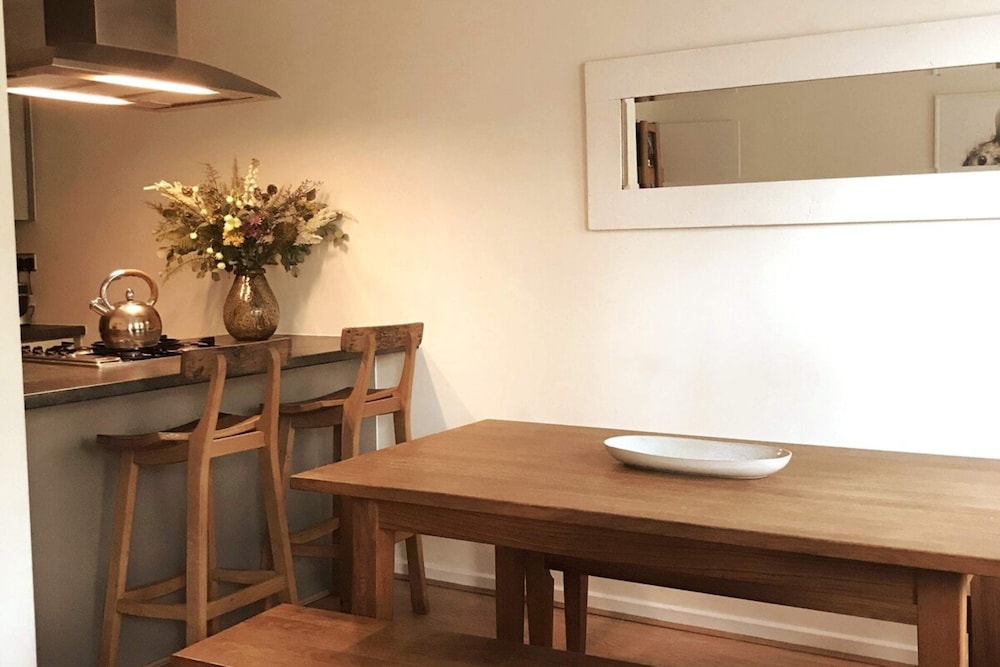 1 Bed with Balcony by Broadway Market & Columbia Road