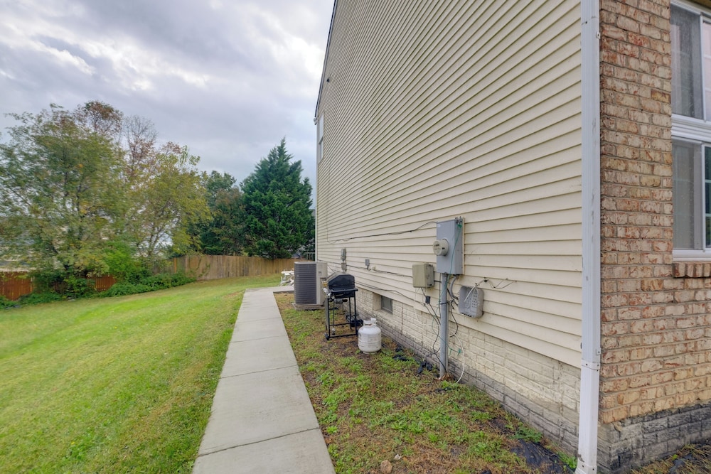 2 Mi to Umd: Apt w/ Free Parking in Silver Spring!