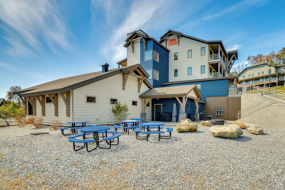 Ski-in/out Okemo Mountain Resort Condo w/ Balcony