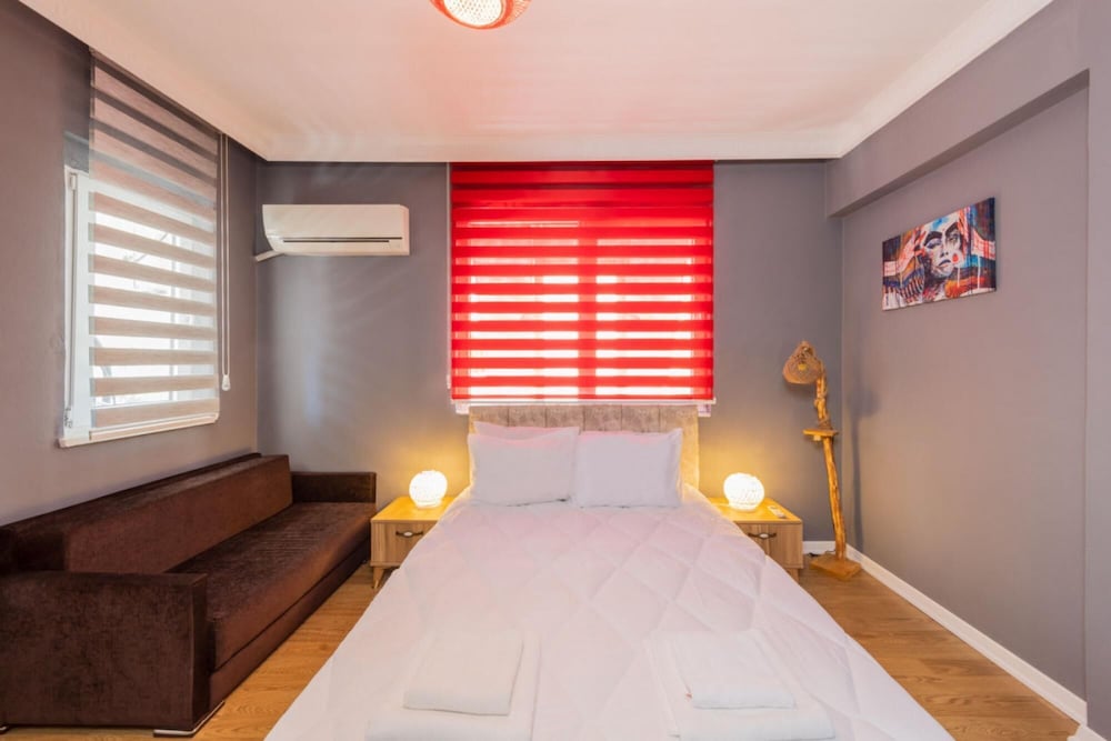 Central Flat Close to the Beach in Muratpasa