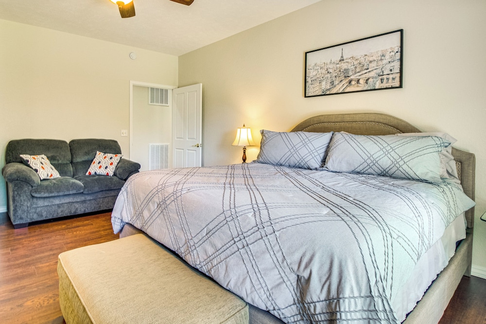 Near Bull Shoals Lake: Spacious Golfer's Getaway!