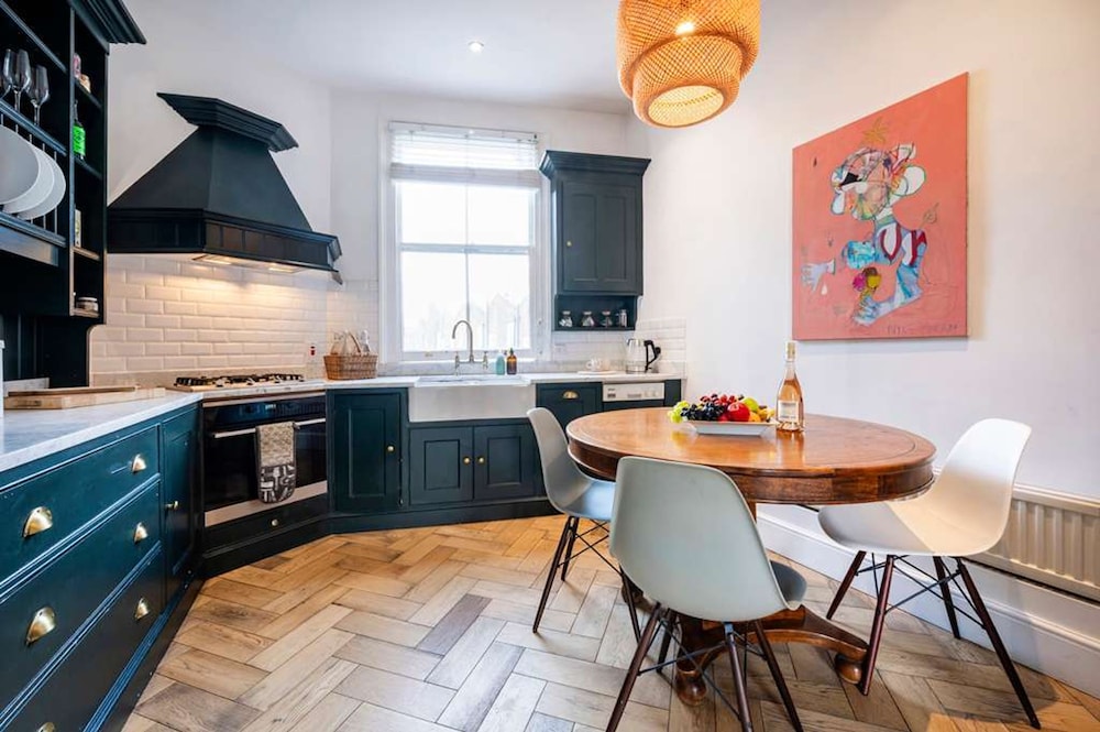 The Chelsea Flower 2 bed -by Out of Office Lifestyle