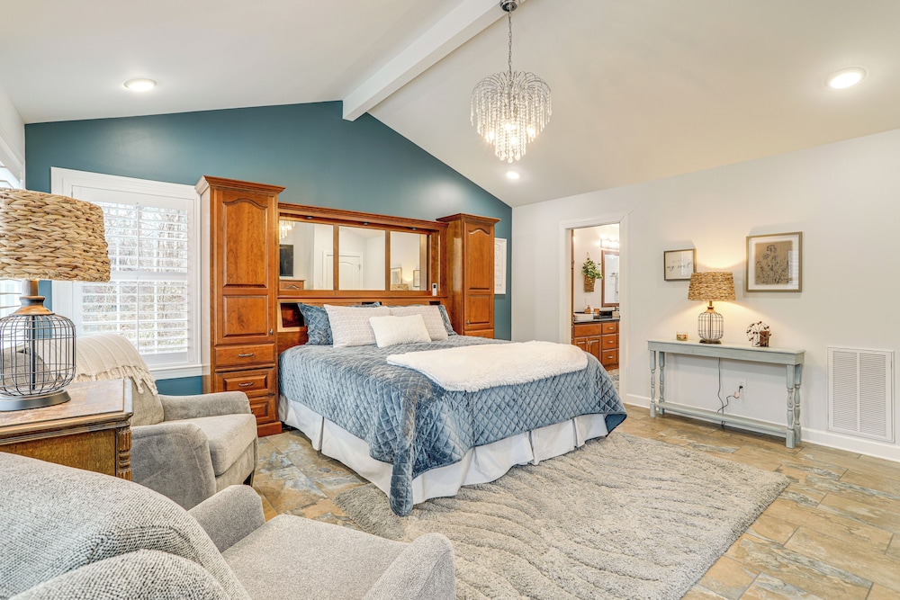 Firplace & Deck: Riverfront Heber Springs Home