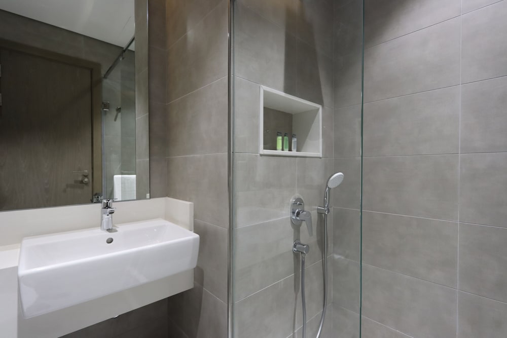 Panoramic 2BR at District One