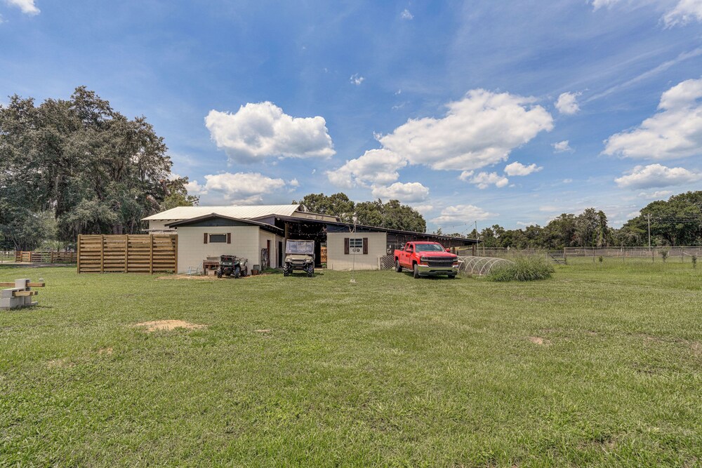 Cozy Altoona Studio w/ Fire Pit: Farm On-site!
