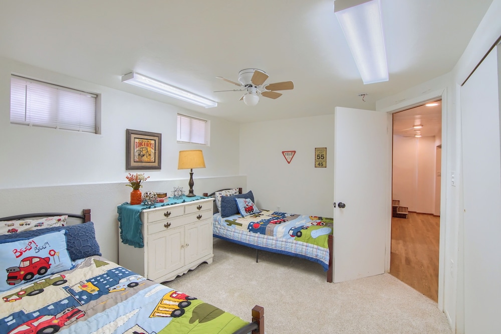 Group Getaway w/ Mtn Views: Home in Circleville!