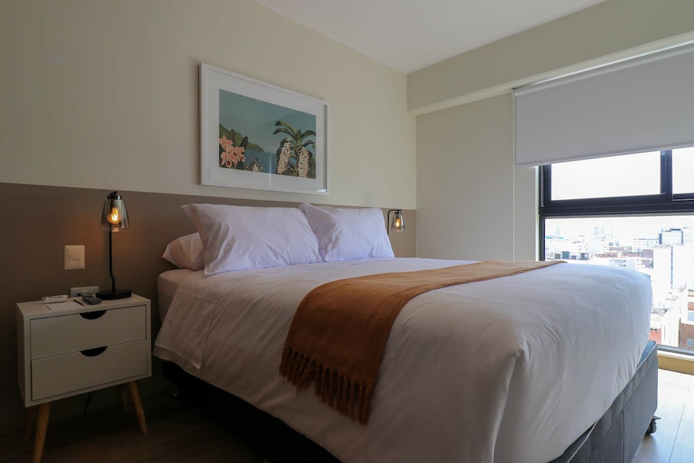 w Spectacular 2BR With Balcony in Miraflores