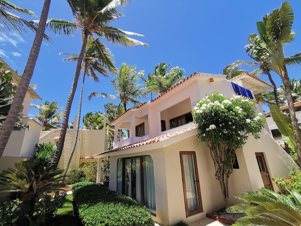 Los Corales Tropical Beach Resort & SPA