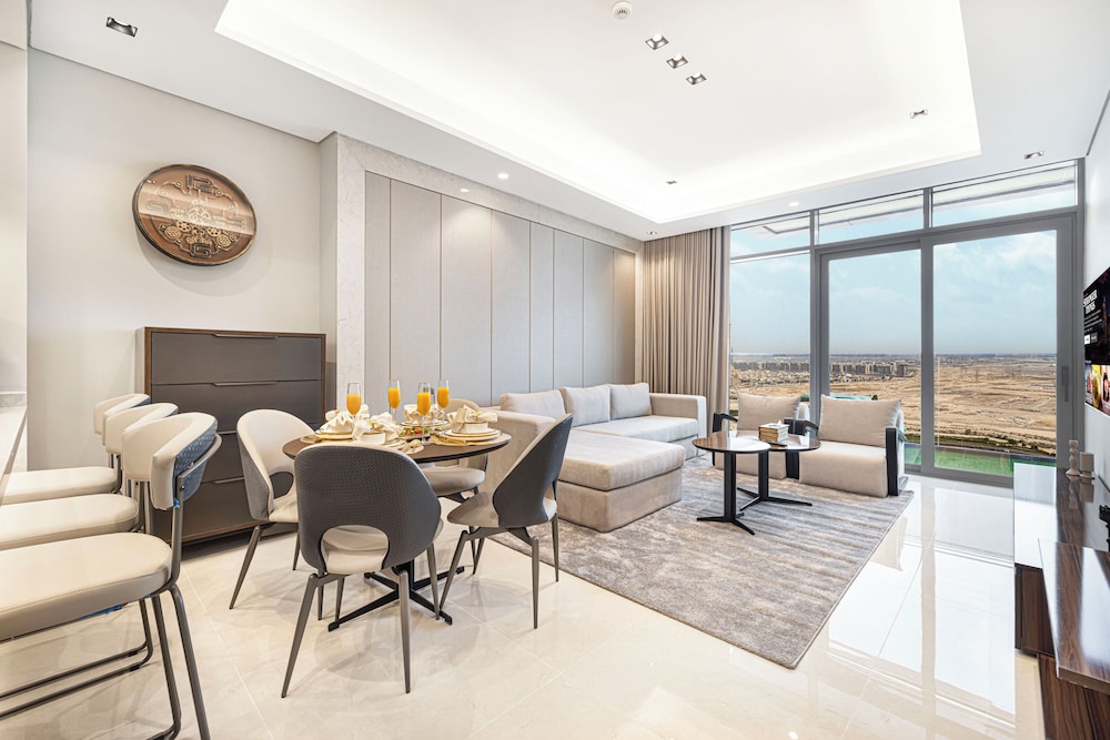 Nobles Suites by Hostiva - City View