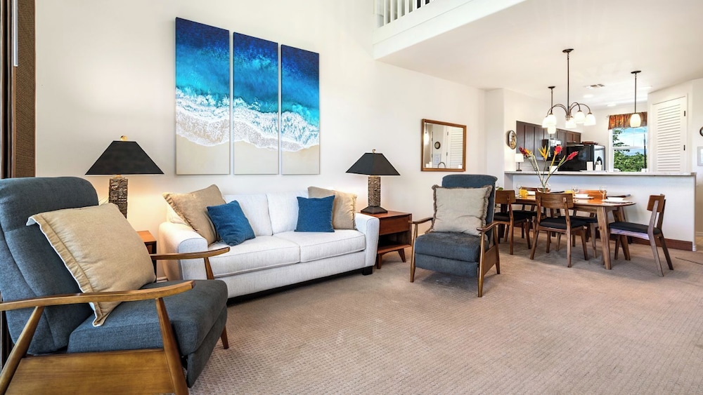 Top-floor Condo w/ Golf and Mountain Views - Pool, Gym, Wifi - Vrkcv