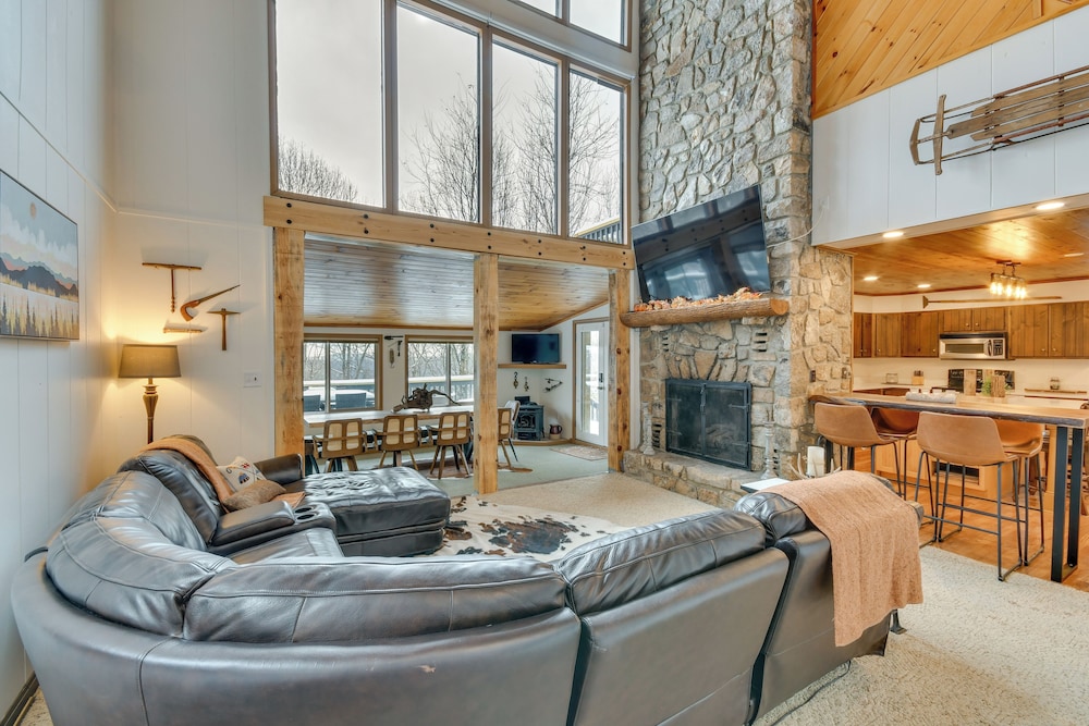6 Mi to Skiing: Home w/ Hot Tub in Seven Devils!