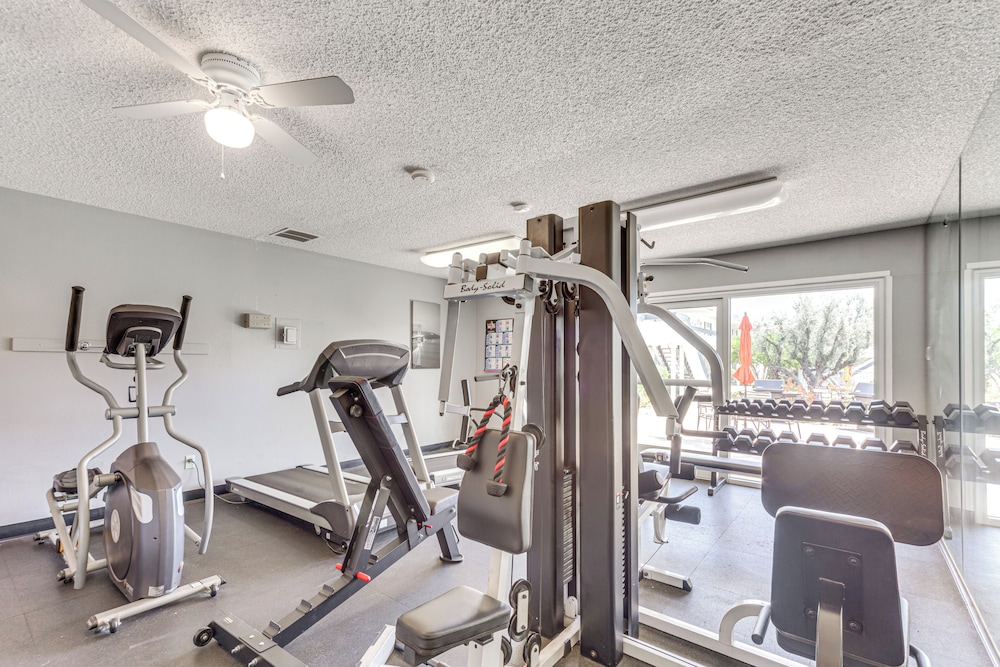 2 Mi to Downtown: Gated Condo in Palm Springs