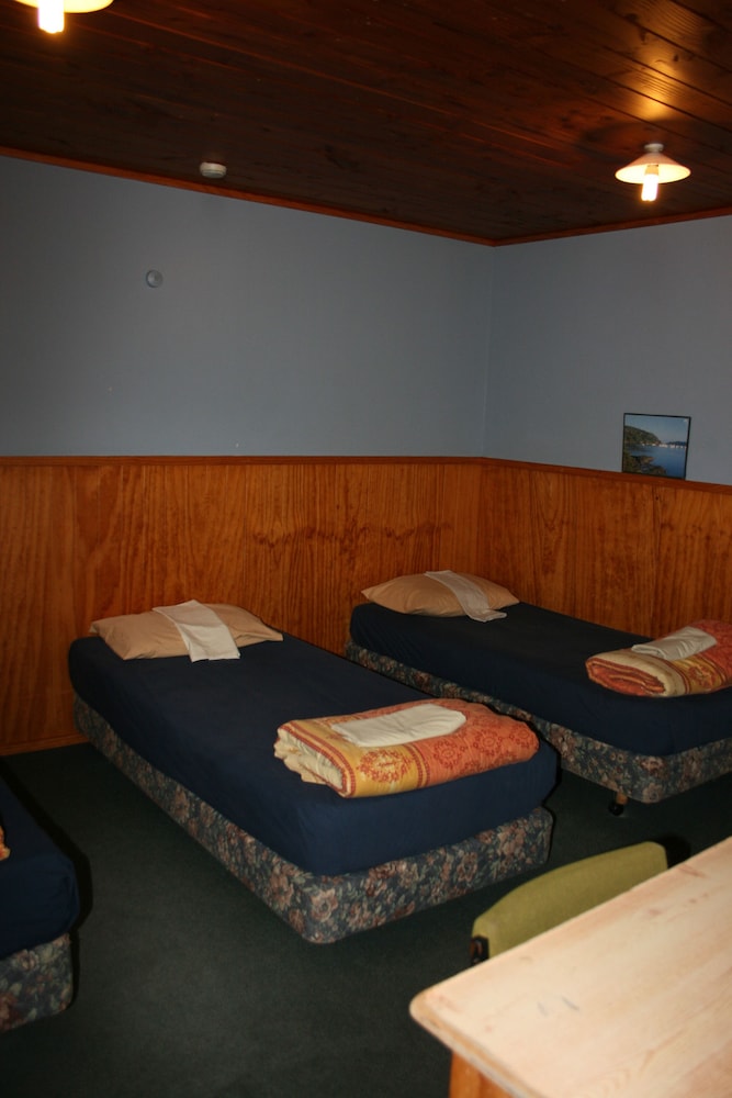 Smoke Lake Hot Springs Lodge and Camp