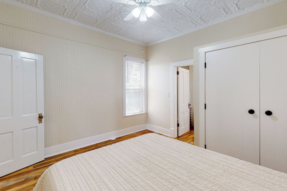 2BR Home w/ Mountain View, W & D, Private Yard