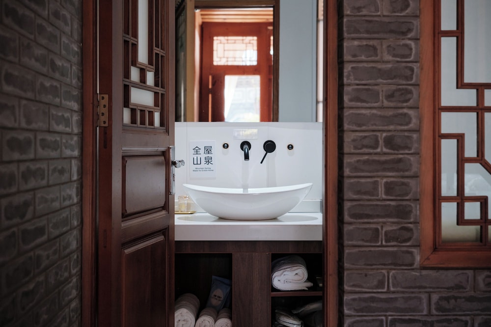 Shaxi Ancient Town Chang Le Li Chinese Courtyard Hotel