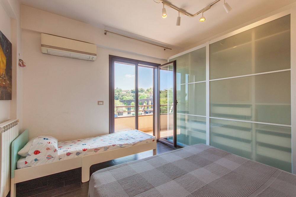 Vicere Apartment With AC and Wi-fi view 3