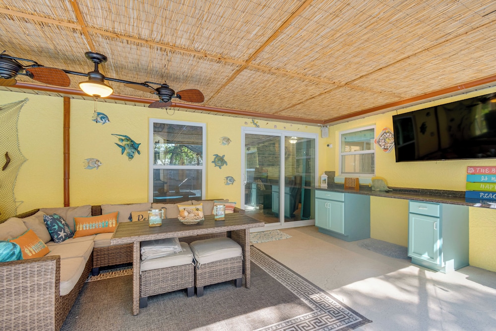 Private Backyard Oasis: Cocoa Family Home!