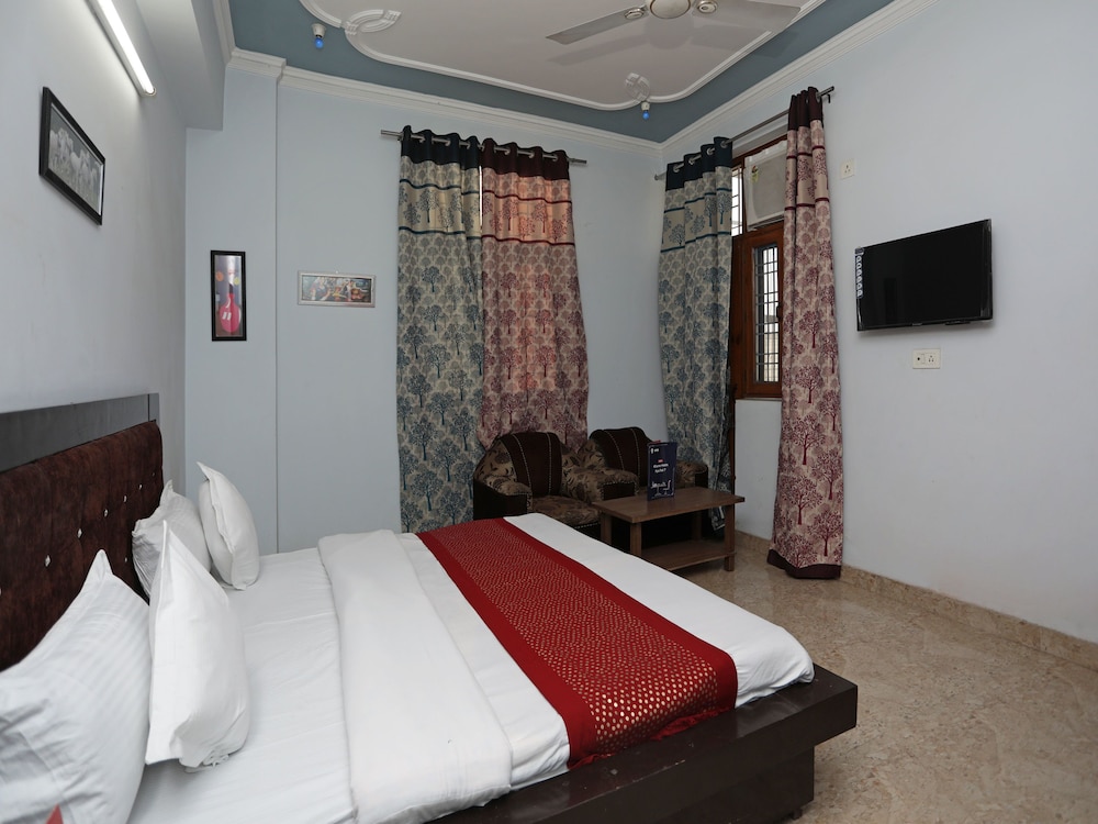 OYO 12502 City Hotel