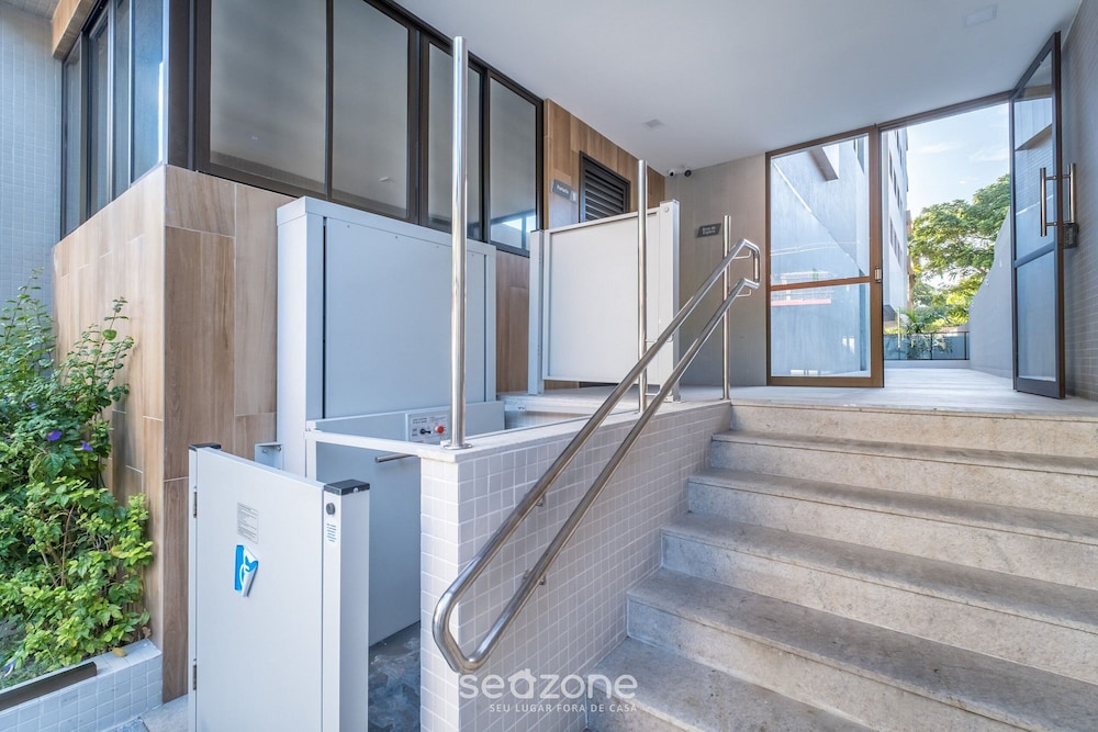 Apartamentos em Prédio c/Academia na Ondina-SSA-HOA