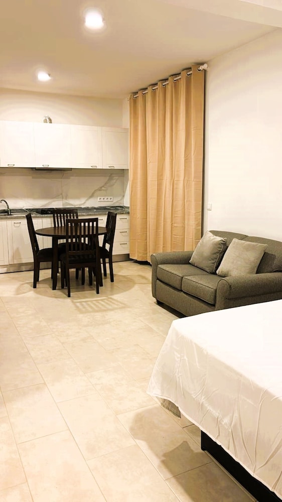 Joli Beach House - Spacious Second Floor T0 Suite