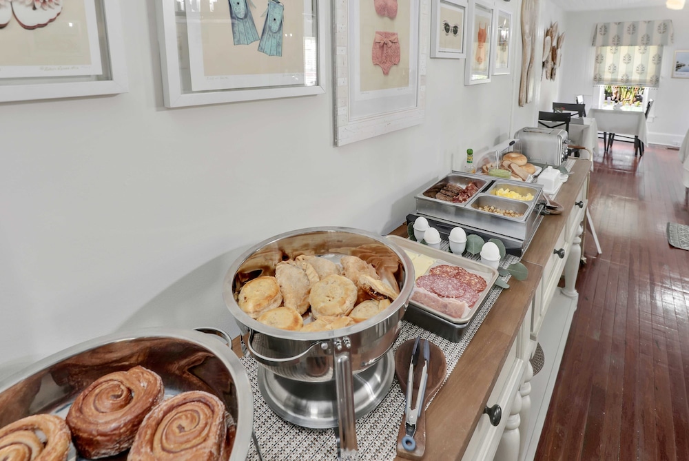 Hibiscus House Bed Breakfast Seashell Room