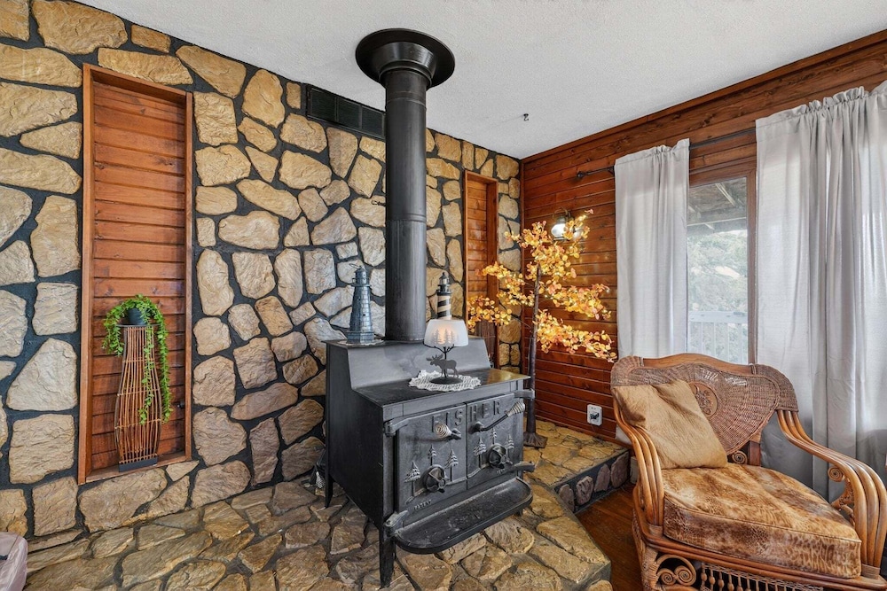 Rustic Shadows 5 Bedroom Cabin
