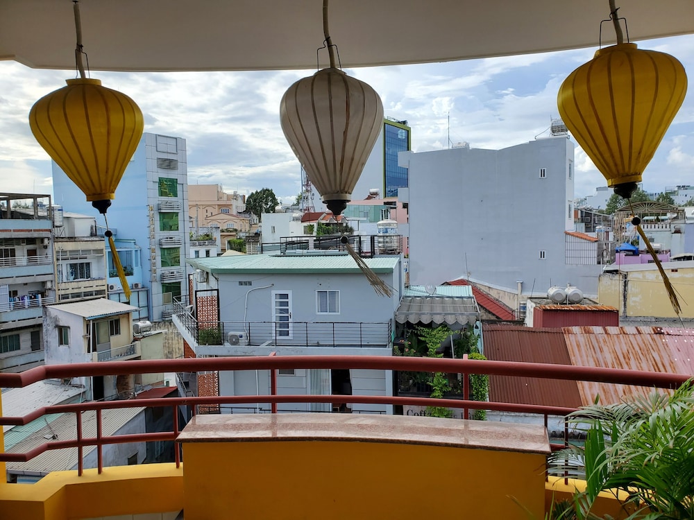 Grandma Lu - Banh Mi Coffee & Hostel