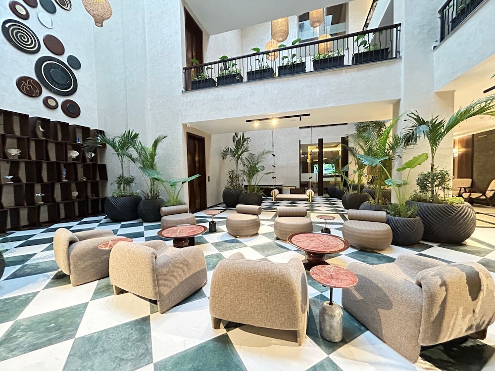 Omaya Suites