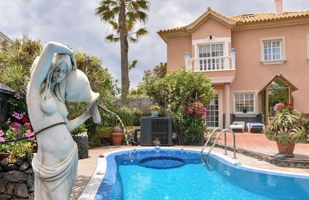Relax in El Médano's Modern Sea View Apartment