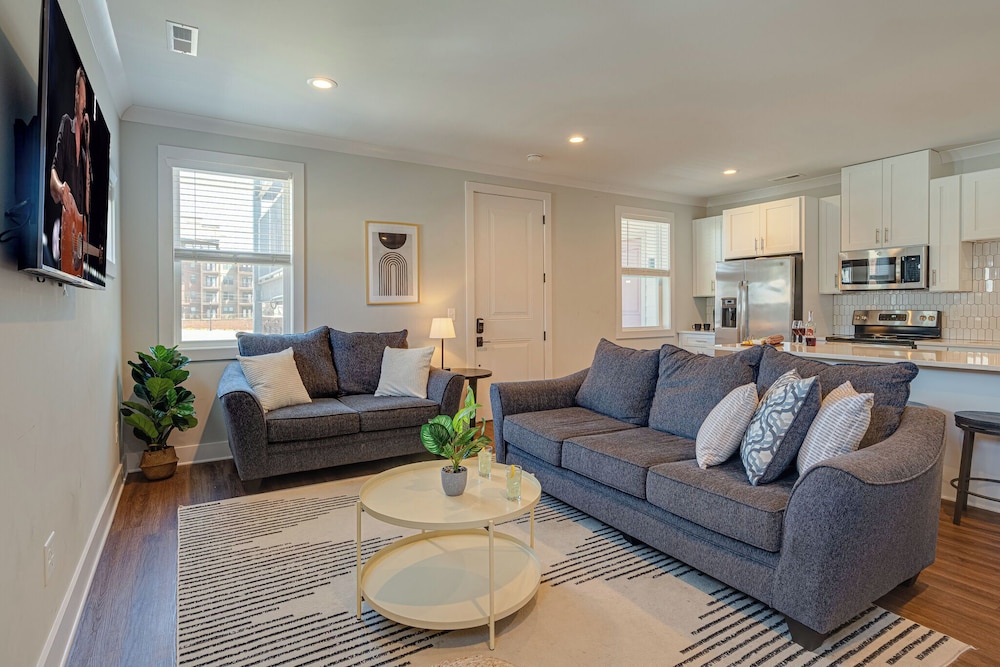 Modern Melrose-sleeps 8- Mins to Downtown Broadway