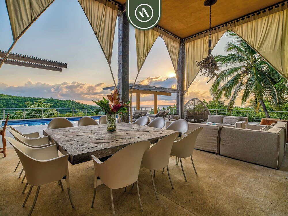 Luxury Oceanfront Villa - Private Beach - Pool