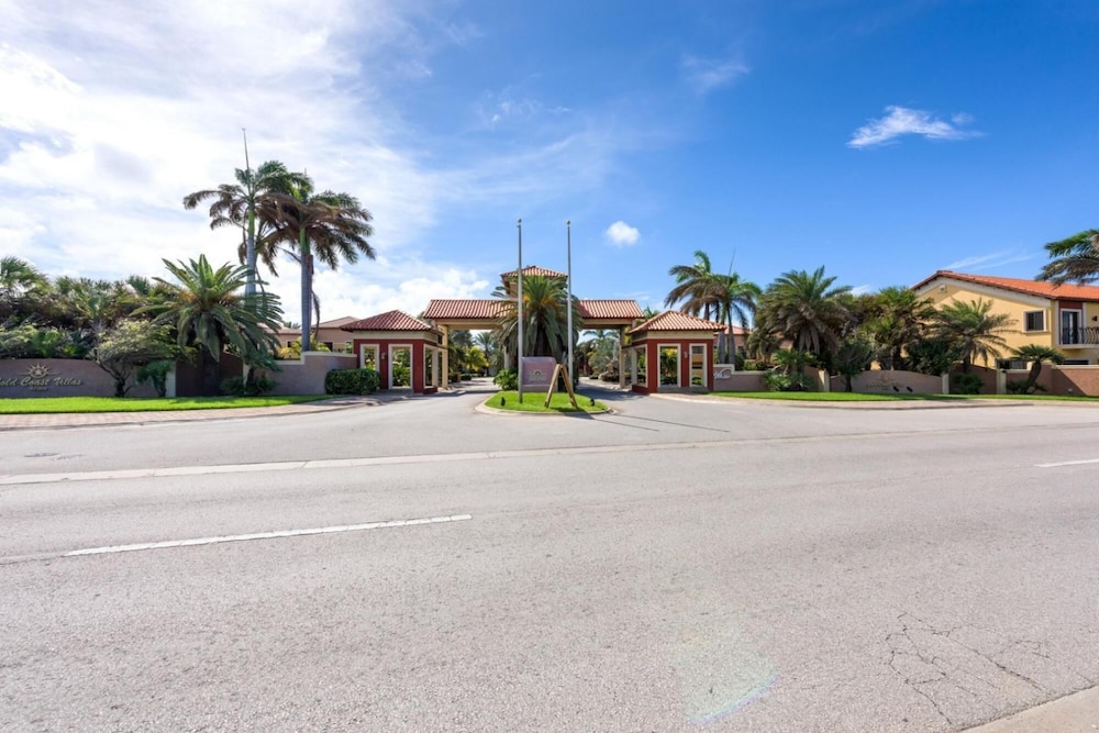 2br2ba Townhome With Pools GYM Gold Coast