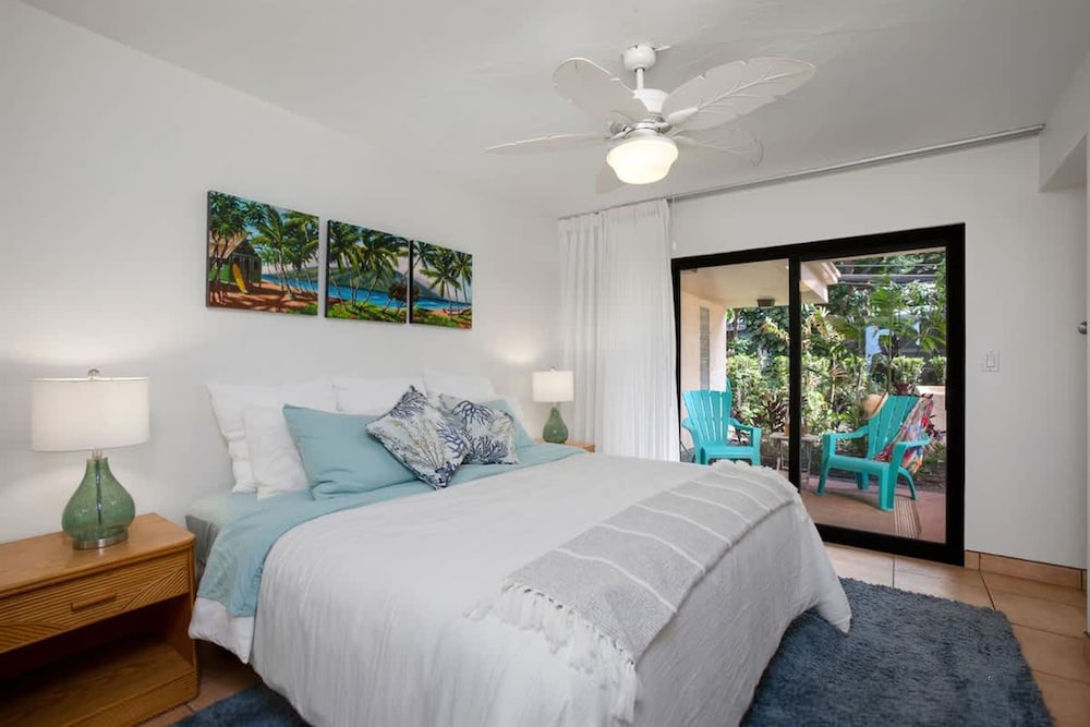 Spacious Oceanfront Hideaway Ground-level Paradise