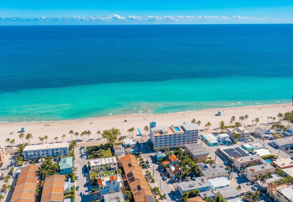 Beach House on the Beach for 8 People With Jacuzzi
