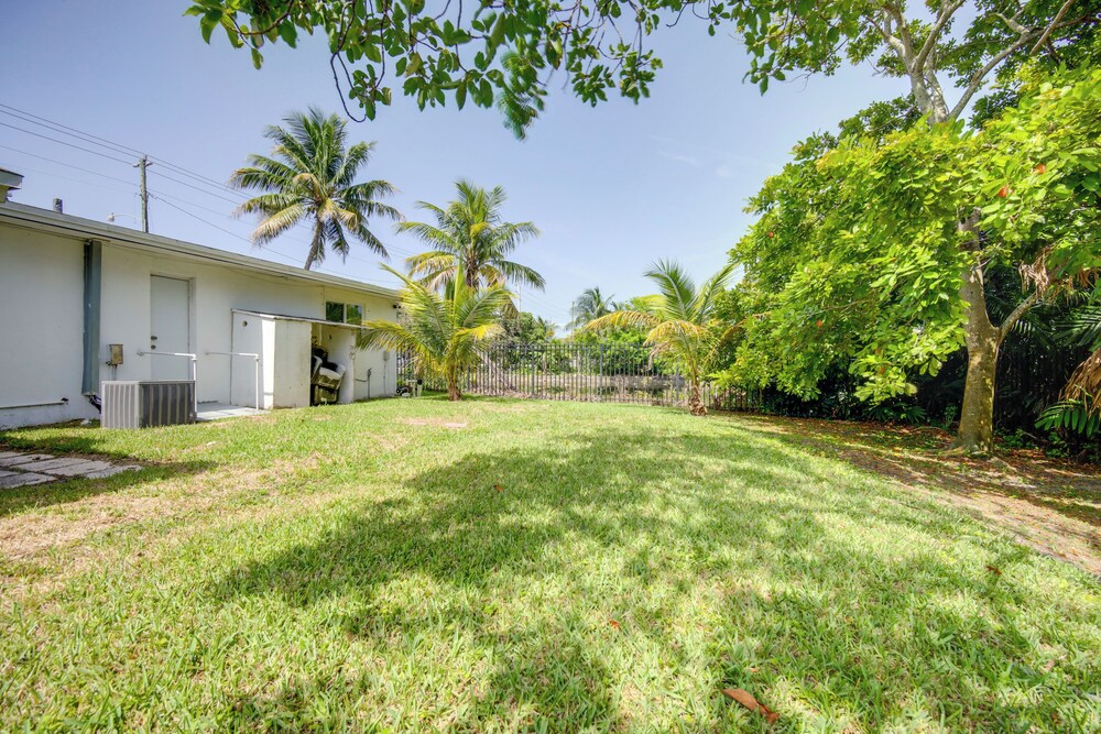 < 3 Mi to Hard Rock Stadium: Miami Home w/ Sunroom